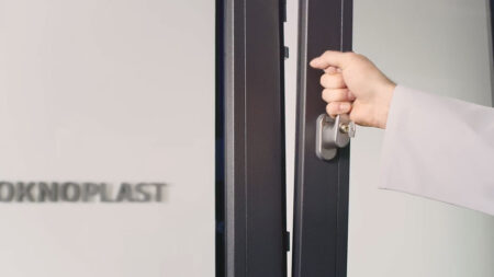 Klamka z kluczykiem - Oknoplast