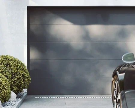 Brama Belado z zewnątrz