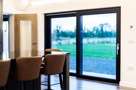 HST Premium - Oknoplast w salonie